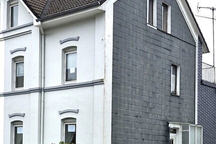 1-Fam. Haus mit Einliegerwohnung und Garagenhof zimmer