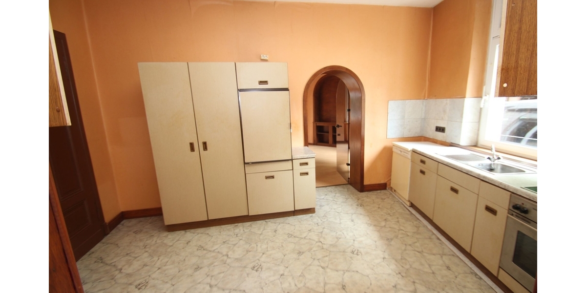 Mehrfamilienhaus mit drei Wohneinheiten und Entwicklungspotenzial 6 zimmer