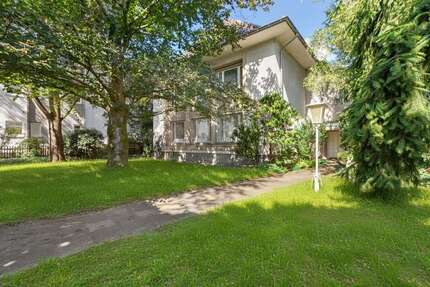 Haus zum Kaufen in Düsseldorf - Angermund 1.950.000 € 548 m² 14 zimmer