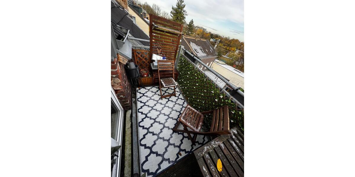 Sanierte 90qm DG-Wohnung mit Balkon, 2,5 Zi. ab 01.04.2026 D-Rath 2.5 zimmer