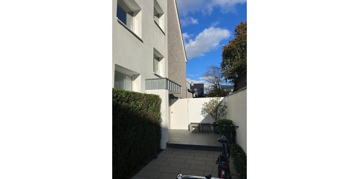 Etagenwohnung Düsseldorf Lörick - 4 Zimmer, 145 m&sup2;, 2.950&euro; | Angebot:25231596