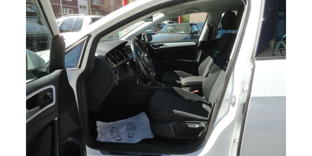 VW Golf Cup 1,4 DGS, Klimatr.SHZ.PDC V+H / HU neu 147.000 km 9.999 &euro; Neuss 41462