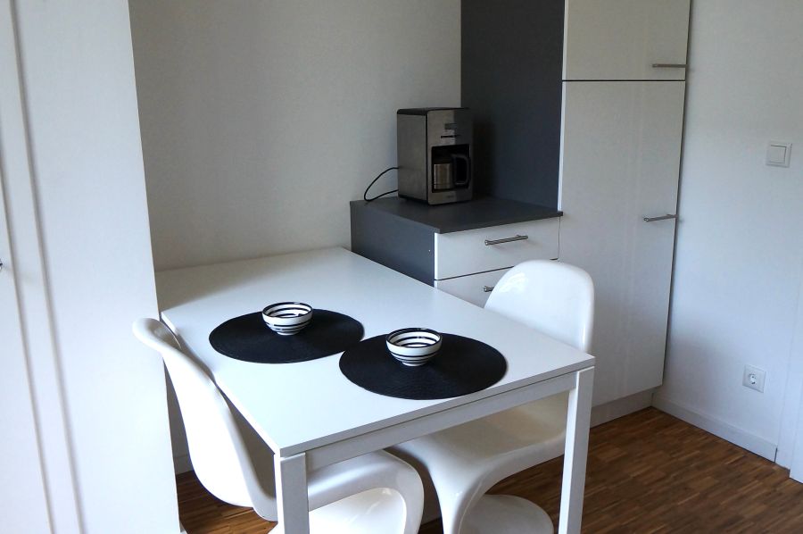 Sehr schöne 3 Zimmer Whg komplett möbliert ! Fußläufig zum HBf ! 3 zimmer