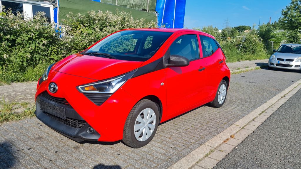 Toyota Aygo (X) 94.960 km 6.890 &euro; Duisburg 47229