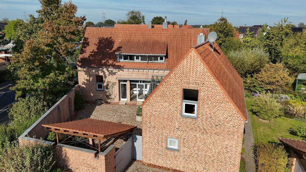 Charaktervolles Zuhause mit zusätzlicher Wohneinheit in zentraler Lage von Willich-Neersen! 9 zimmer