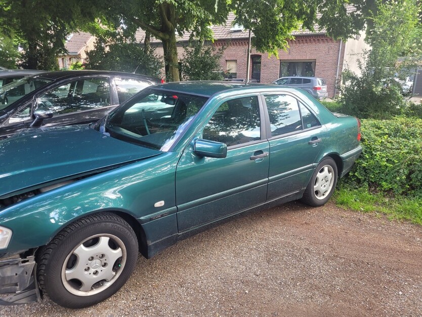 Mercedes-Benz C200 CDI w202 170.000 km 1.700 € Viersen 41747