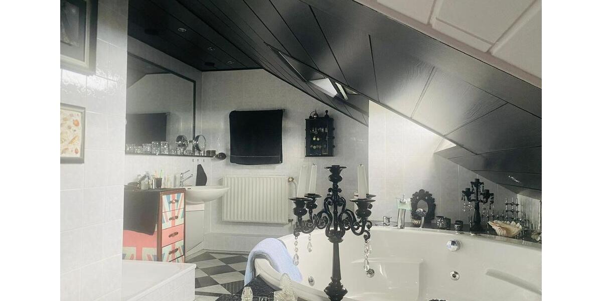 Exklusive Dachgeschosswohnung mit Seeblick 3.5 zimmer