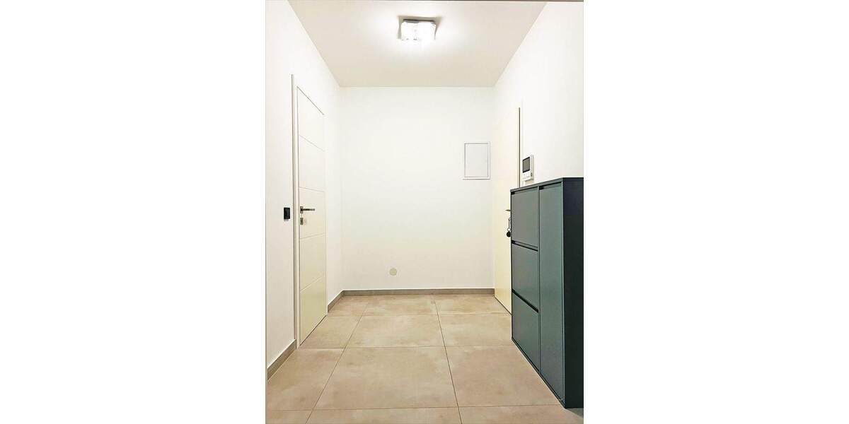 Etagenwohnung Düsseldorf Oberkassel - 2 Zimmer, 82 m&sup2;, 1.690&euro; | Angebot:25708278