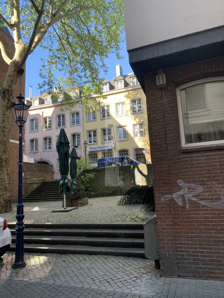 Köln Altstadt: Vielseitige Gewerbefläche mit 2 verbundenen Etagen u. kl. Außenbereich ab ca. 112025