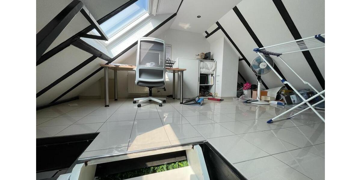 Dachgeschoßwohnung Tönisvorst - 2.5 Zimmer, 55 m&sup2;, 890&euro; | Angebot:25216075