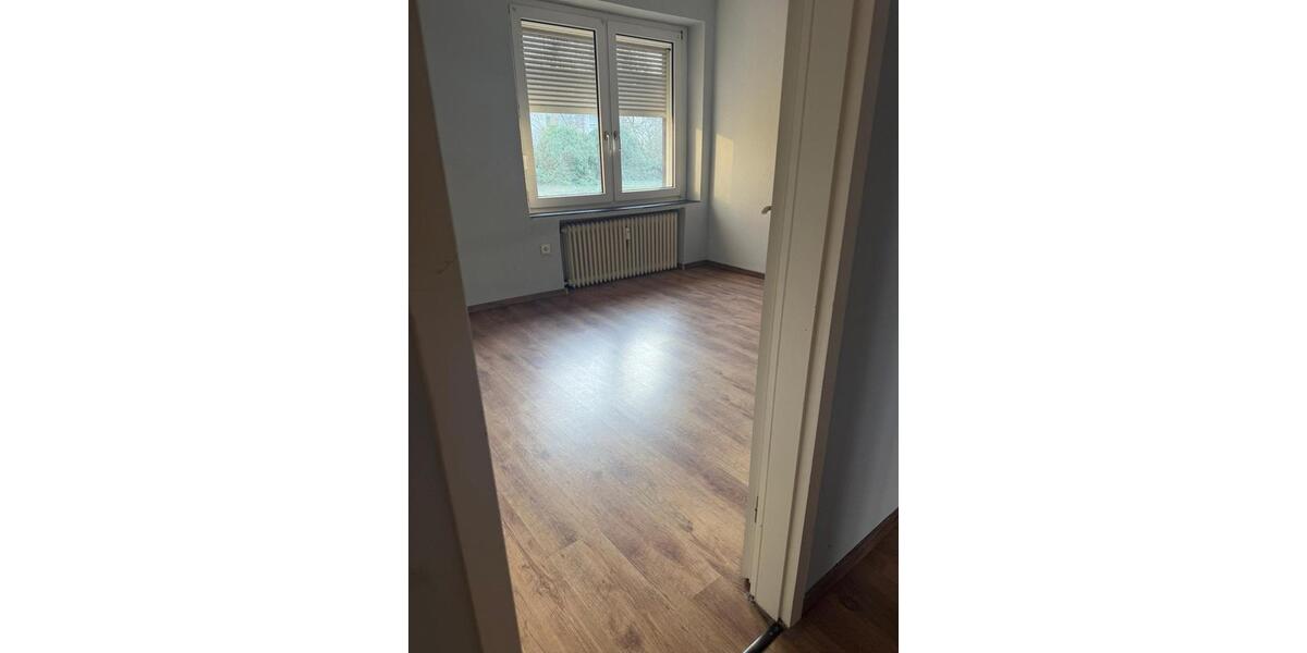 Etagenwohnung Krefeld - 4 Zimmer, 99 m&sup2;, 1.000&euro; | Angebot:25416072