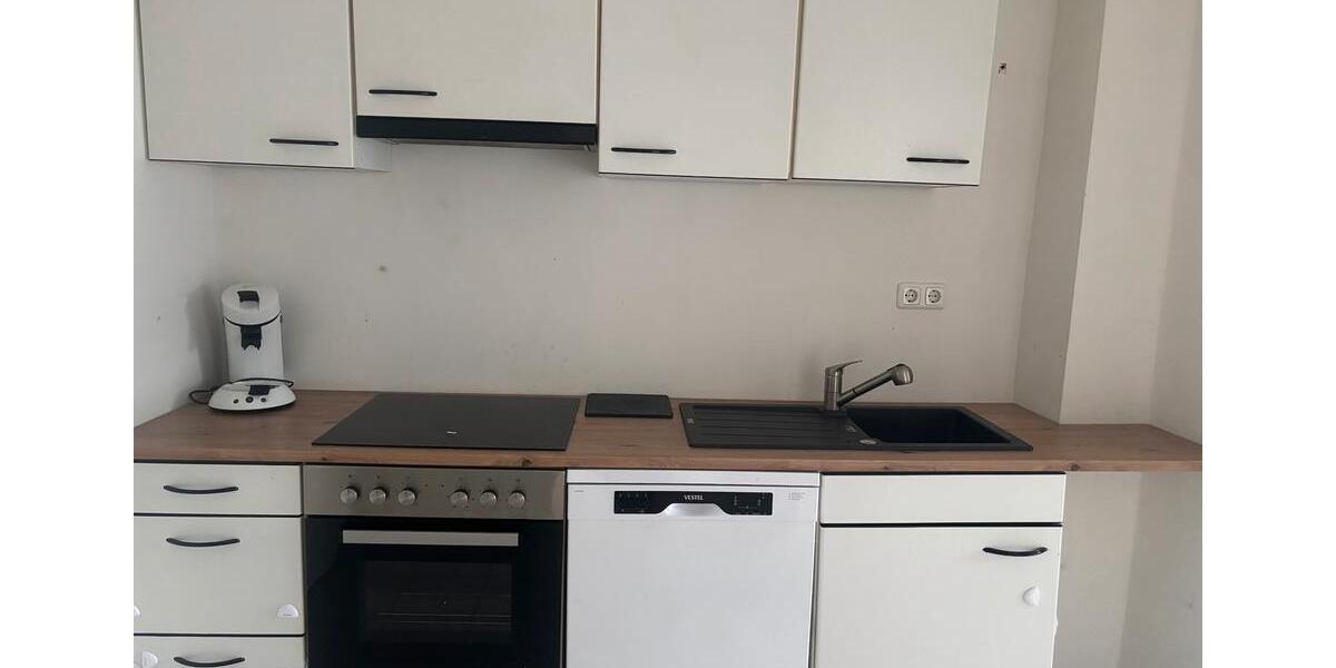 Sehr schöne DG-Wohnung 60 qm Neu Renoviert, Küche 2 zimmer