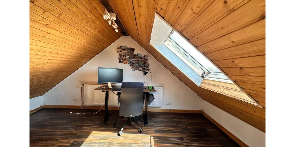 Dachgeschoßwohnung Düsseldorf Stadtbezirk 8 - 3 Zimmer, 86 m&sup2;, 1.143&euro; | Angebot:26355298