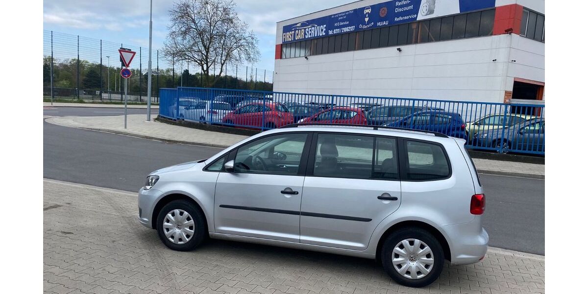 VW Touran 156.118 km 7.499 &euro; Düsseldorf 40599