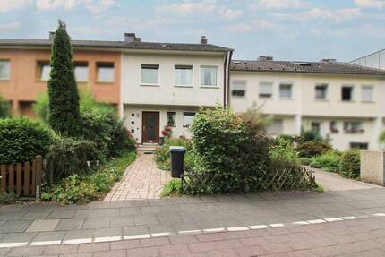 Charmantes Reihenmittelhaus mit 4 Zimmern und Garage in Köln-Merheim