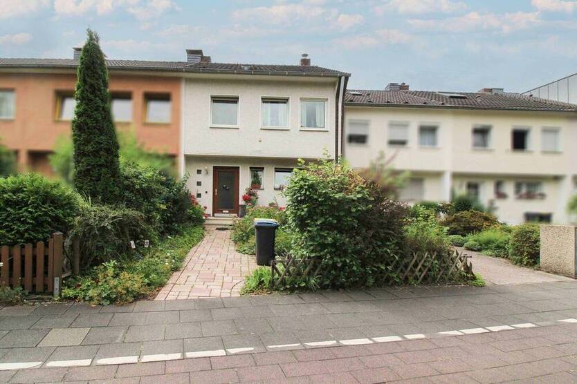 Charmantes Reihenmittelhaus mit 4 Zimmern und Garage in Köln-Merheim
