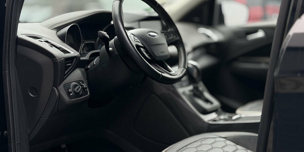 Ford Kuga Vignale / Panorama / Kamera / Keyless GO 34.000 km 20.890 &euro; Mönchengladbach 41066