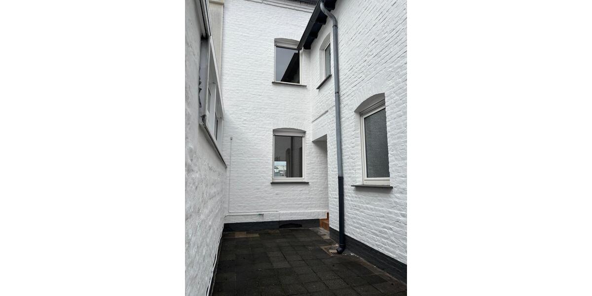 Reihenhaus Grevenbroich - 7 Zimmer, 170 m&sup2;, 1.700&euro; | Angebot:25647269