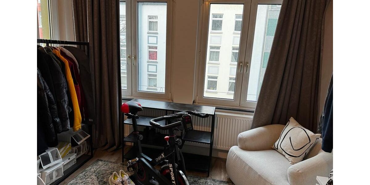 Möbliertes WG-Zimmer in 84 m² Wohnung zur Untermiete – Düsseldorf 1 zimmer