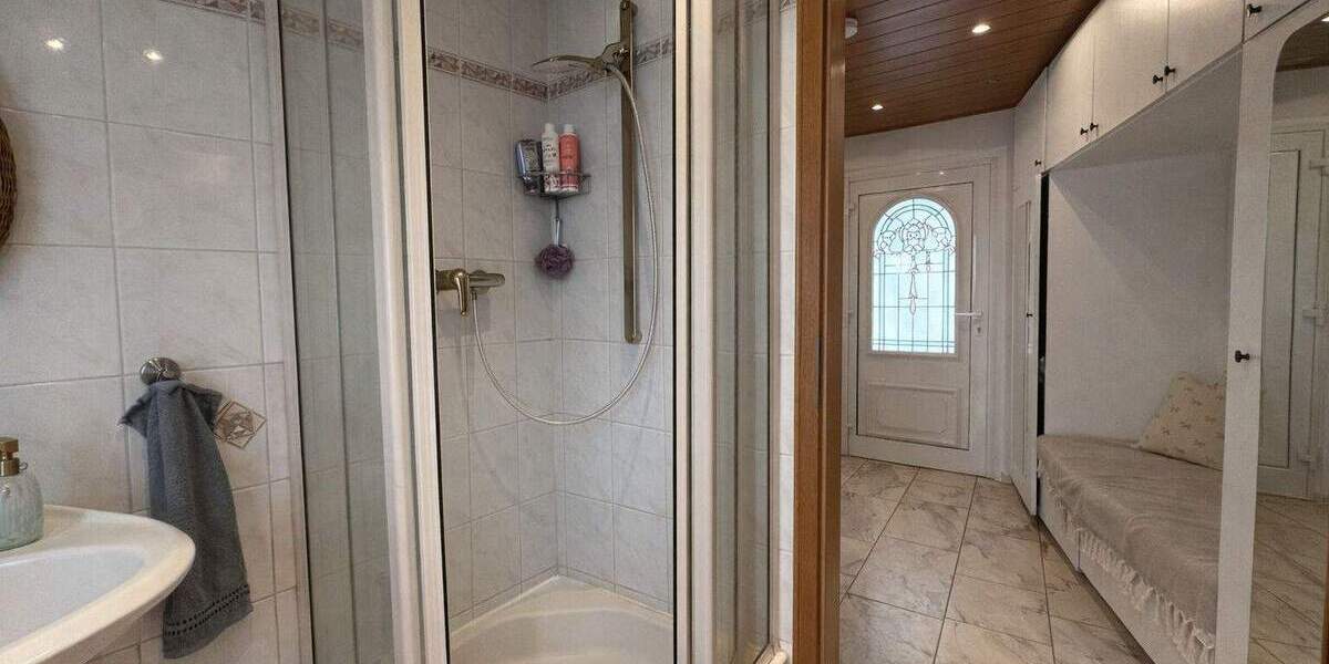 Lichtdurchflutete 3,5-Zimmer-Wohnung mit großer Dachterrasse im Hildener-Süden 3 zimmer