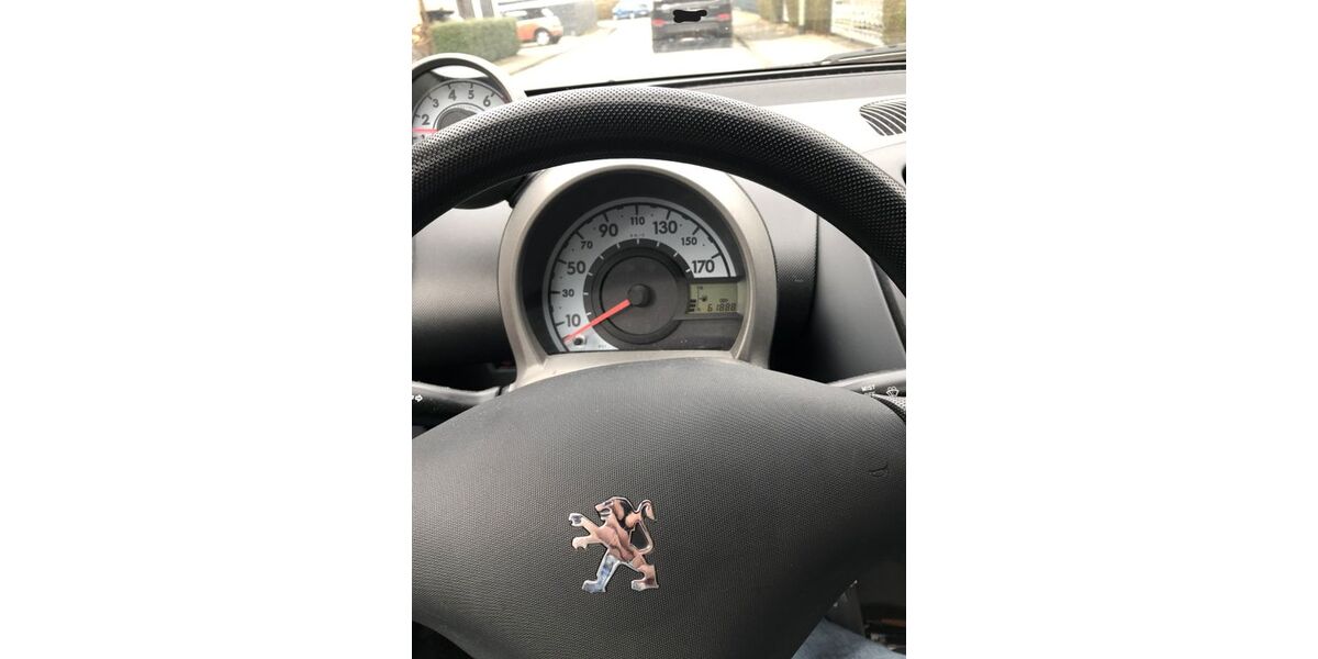 Peugeot 107 61.950 km 3.300 &euro; Duisburg 47228