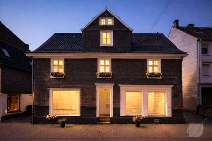 Haus Solingen / Wald Wald - 8 Zimmer, 140 m&sup2;, 299.000&euro; | Angebot:26701402