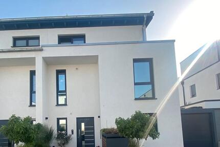 Moderne Doppelhaushälfte Baujahr 2022 in Rheinnähe 4 zimmer