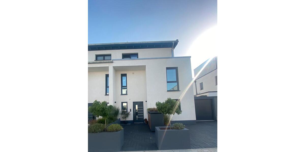 Moderne Doppelhaushälfte Baujahr 2022 in Rheinnähe 4 zimmer