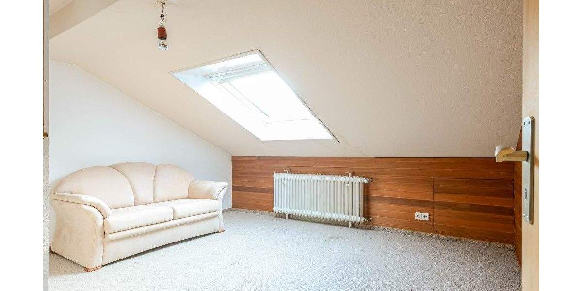 Großzügige 2 Familien-DHH mit Aufstockungs- und Anbaumöglichkeiten * ca. 1.848 m² parkähnlicher Grund mit Direktangre... 6 zimmer