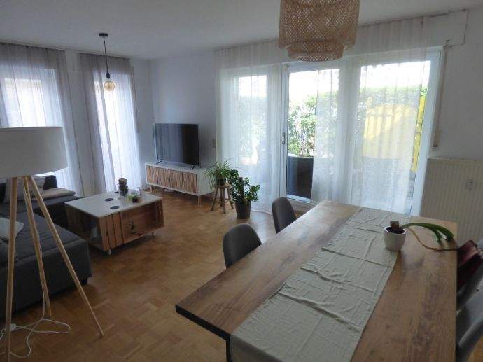 Köln-Dellbrück - 4-Zimmerwohnung mit Terasse, TG-Stellplatz in ruhiger Seitenstraße
