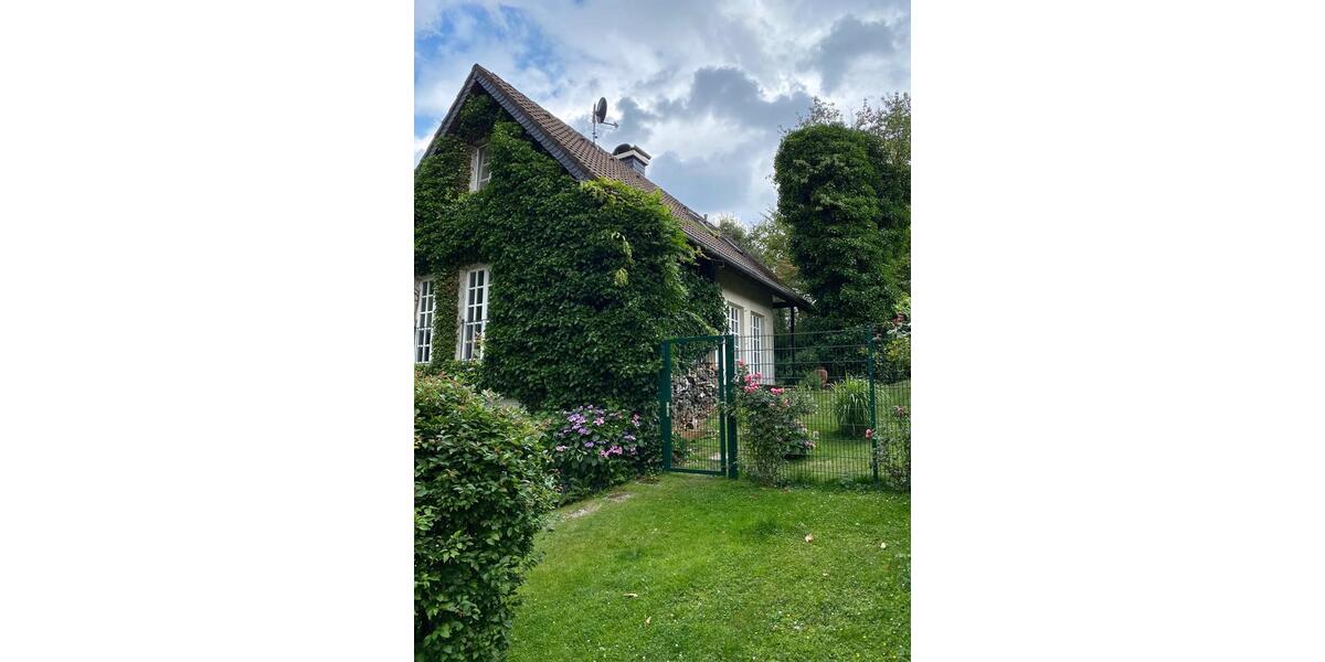 Einfamilienhaus mit 6 Zimmern, Kamin, Einbauküche, Sauna & Garage 6 zimmer