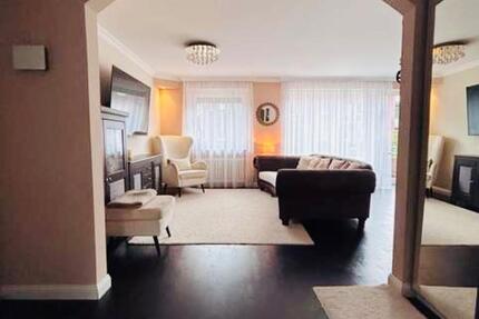Von Privat! Ruhige und stilvolle Wohnung mit Balkon nahe Rhein.
