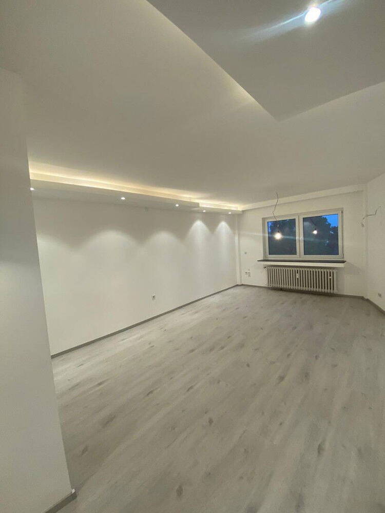 Furnished High end Apartment + Balcony + private parking
