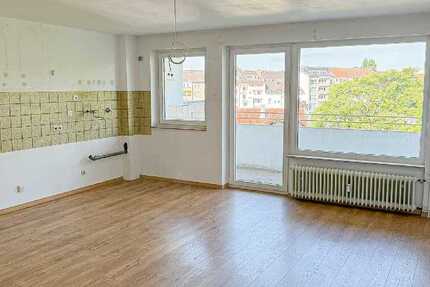 Zentral gelegene 2-Zimmer-Wohnung im 5. OG mit Aufzug und Balkon