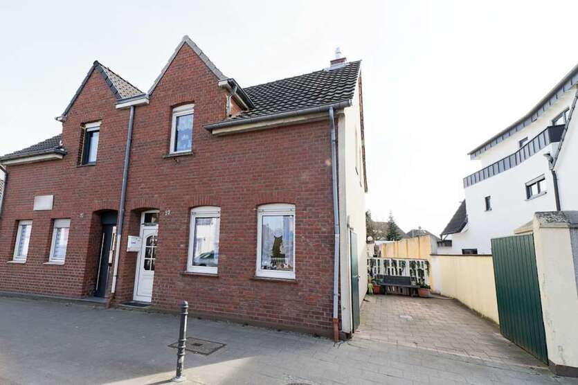 Haus zum Kaufen in Dormagen 329.000 € 120 m²