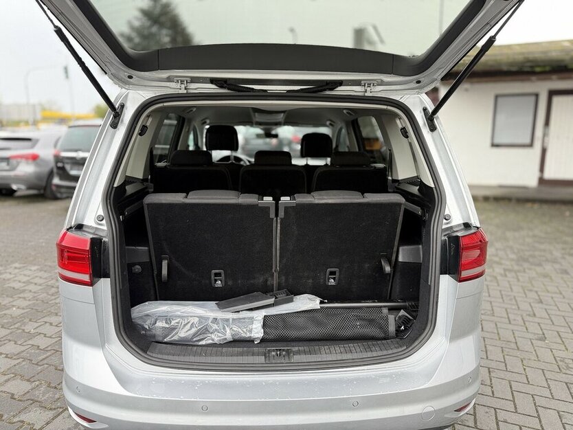 VW Touran 7-Sitze/Discover Pro/ACC/AHK/Automatik 110.000 km 24.490 € Mönchengladbach 41066