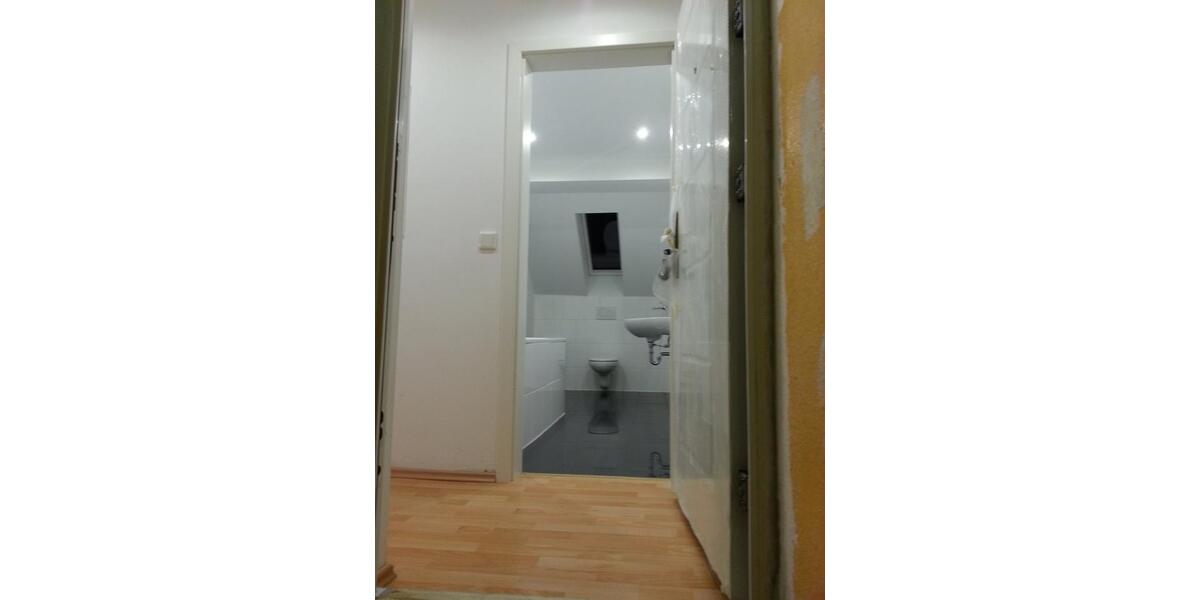 2 Zimmer DG mit BalkonTerrasse ab 01.05.26 zu vermieten! 2 zimmer