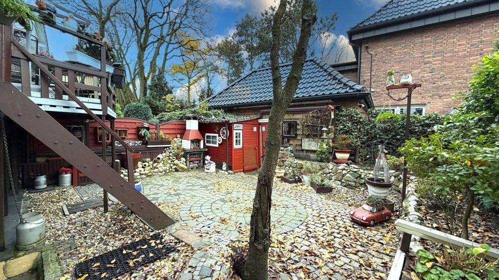 Doppelhaushälfte in Oberhausen-Eisenheim mit Garten, Garage, Carport, zwei Terrassen und mehr! 6 zimmer