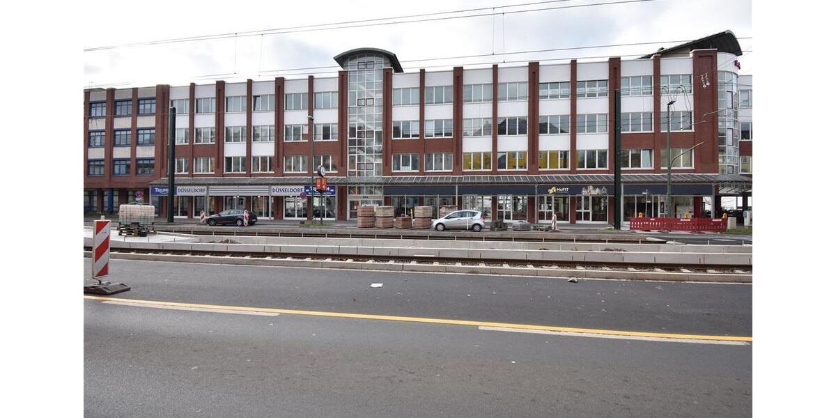 Ab dem 01.01.2026! Gepflegte Gewerbeeinheit mit 8 TG-Stlpl. in Lierenfeld zimmer