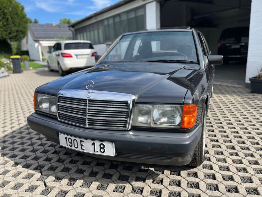 Mercedes-Benz 190 214.000 km 6.590 € Krefeld 47809