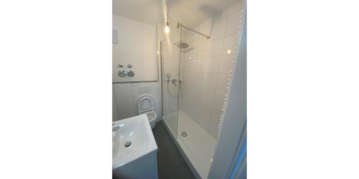 Modernisierte, helle 2-Zi.-Whg. mit BLK u. bester Verkehrsanbind. 2 zimmer