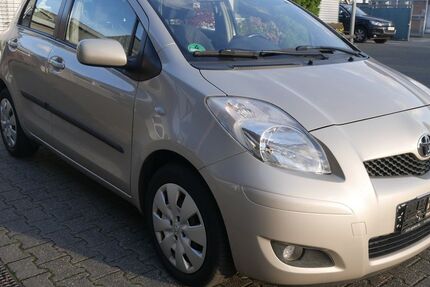 Toyota Yaris 197.361 km 2.490 &euro; Düsseldorf 40233