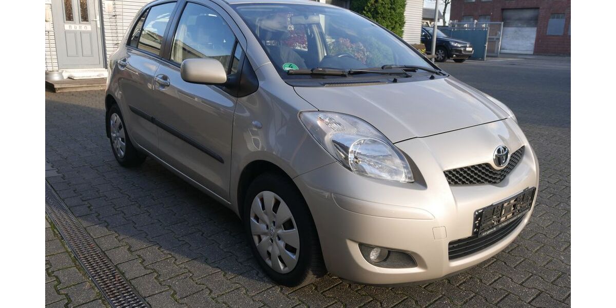 Toyota Yaris 197.361 km 2.490 &euro; Düsseldorf 40233