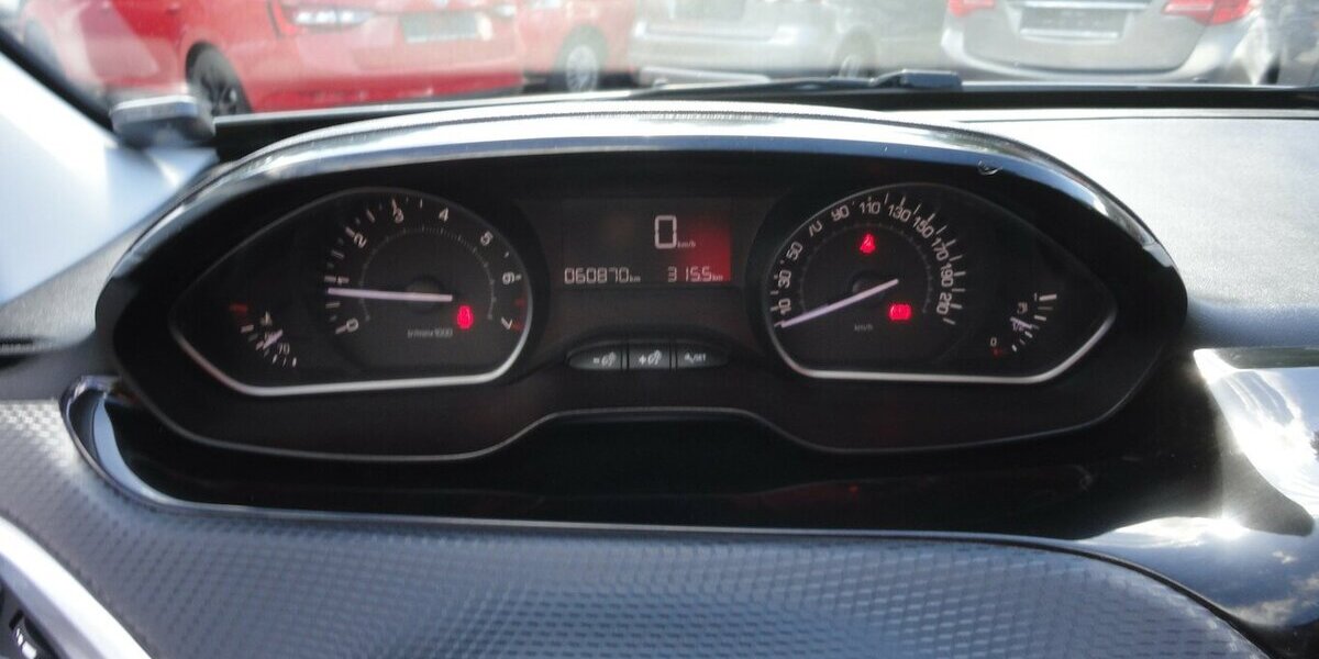 Peugeot 2008 Active 1,2 Klima SHZ PDC Allwetter 60.000 km 8.990 &euro; Neuss 41462