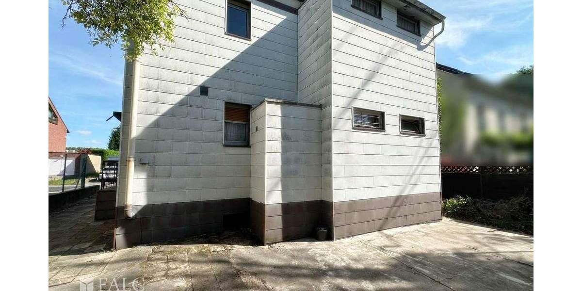 Grundstück mit Bestandsgebäude in Düsseldorf - Hassels 6 zimmer