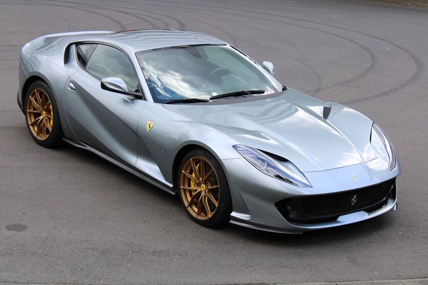 Ferrari 812 24.754 km 329.812 € Neuss 41460