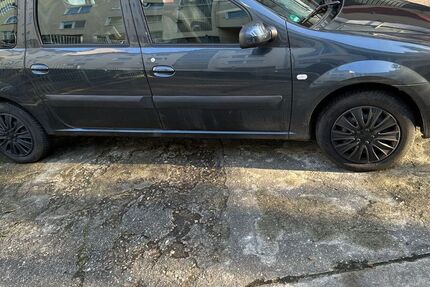 Dacia Logan 157.000 km 4.700 &euro; Wuppertal 42327