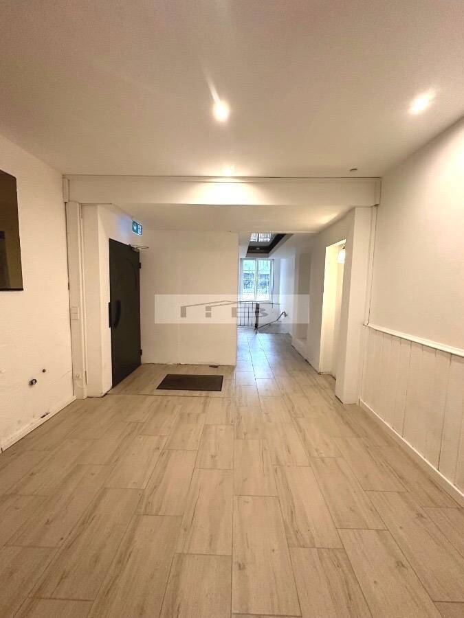 Köln Altstadt: Vielseitige Gewerbefläche mit 2 verbundenen Etagen u. kl. Außenbereich ab ca. 112025