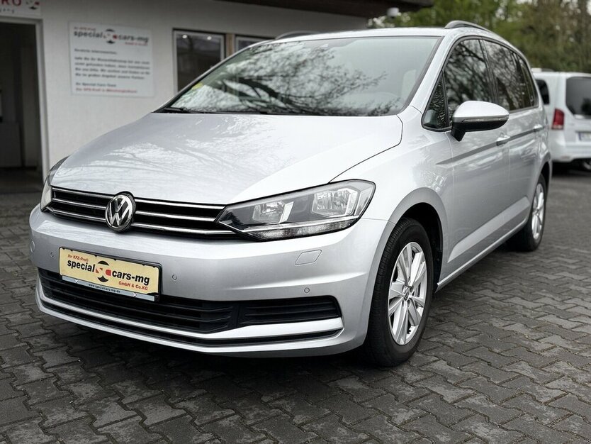 VW Touran 7-Sitze/Discover Pro/ACC/AHK/Automatik 110.000 km 24.490 € Mönchengladbach 41066