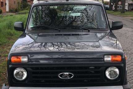 Lada Niva 49.300 km 15.000 € Köln 50825